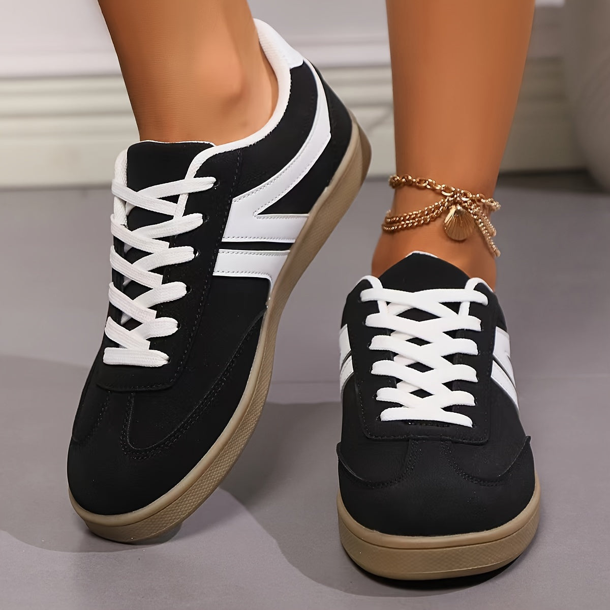 GR | Comfortable women's sneakers in solid colors