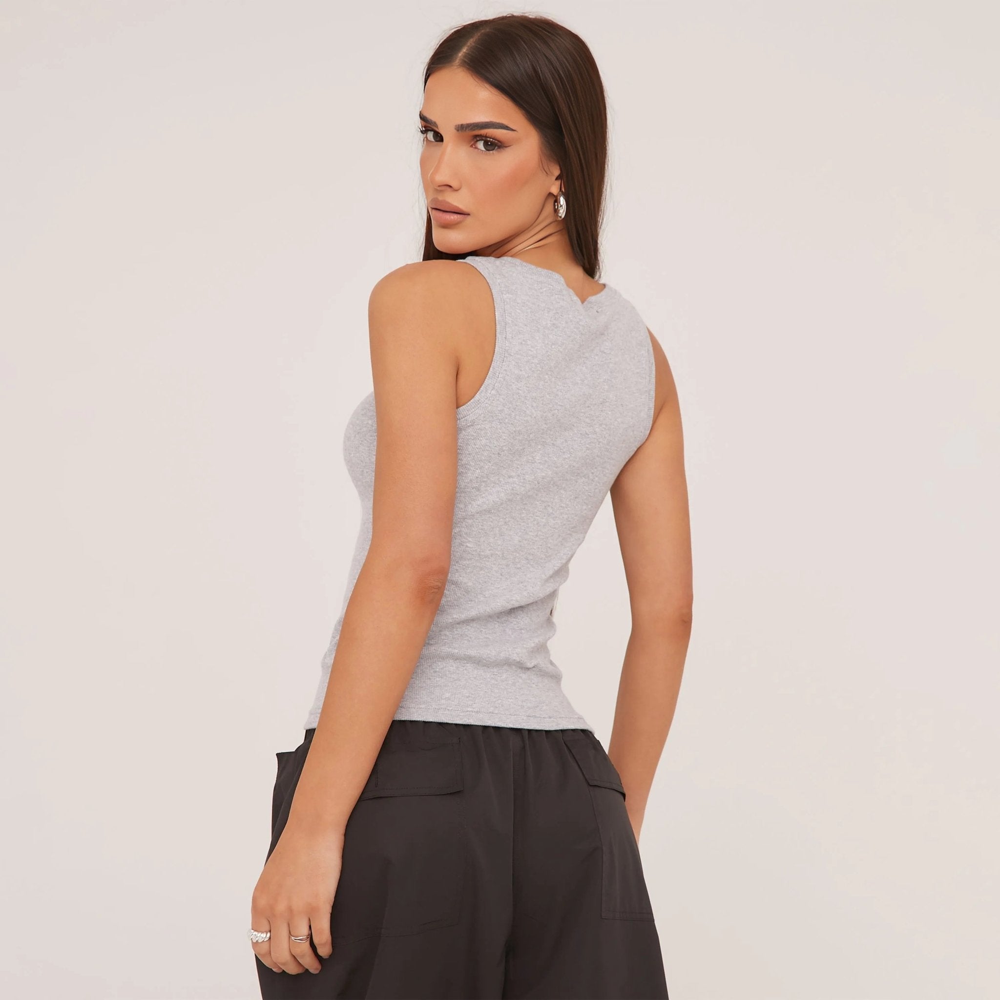 GR | Ribbed tank top with delicate embroidery