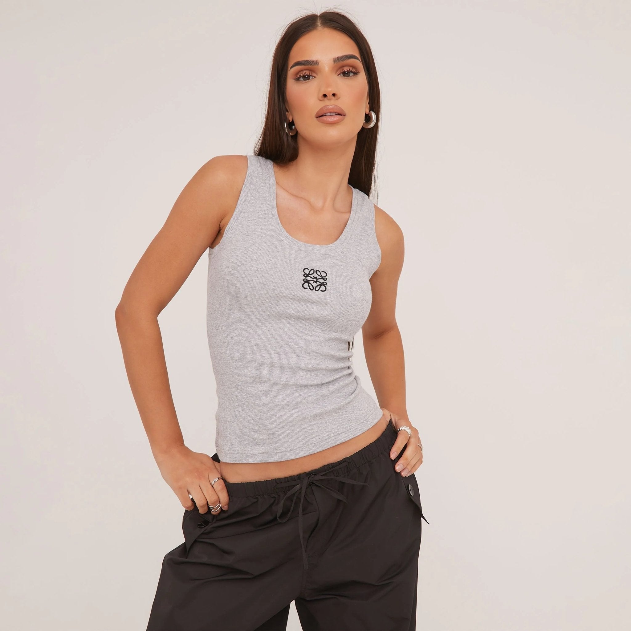GR | Ribbed tank top with delicate embroidery