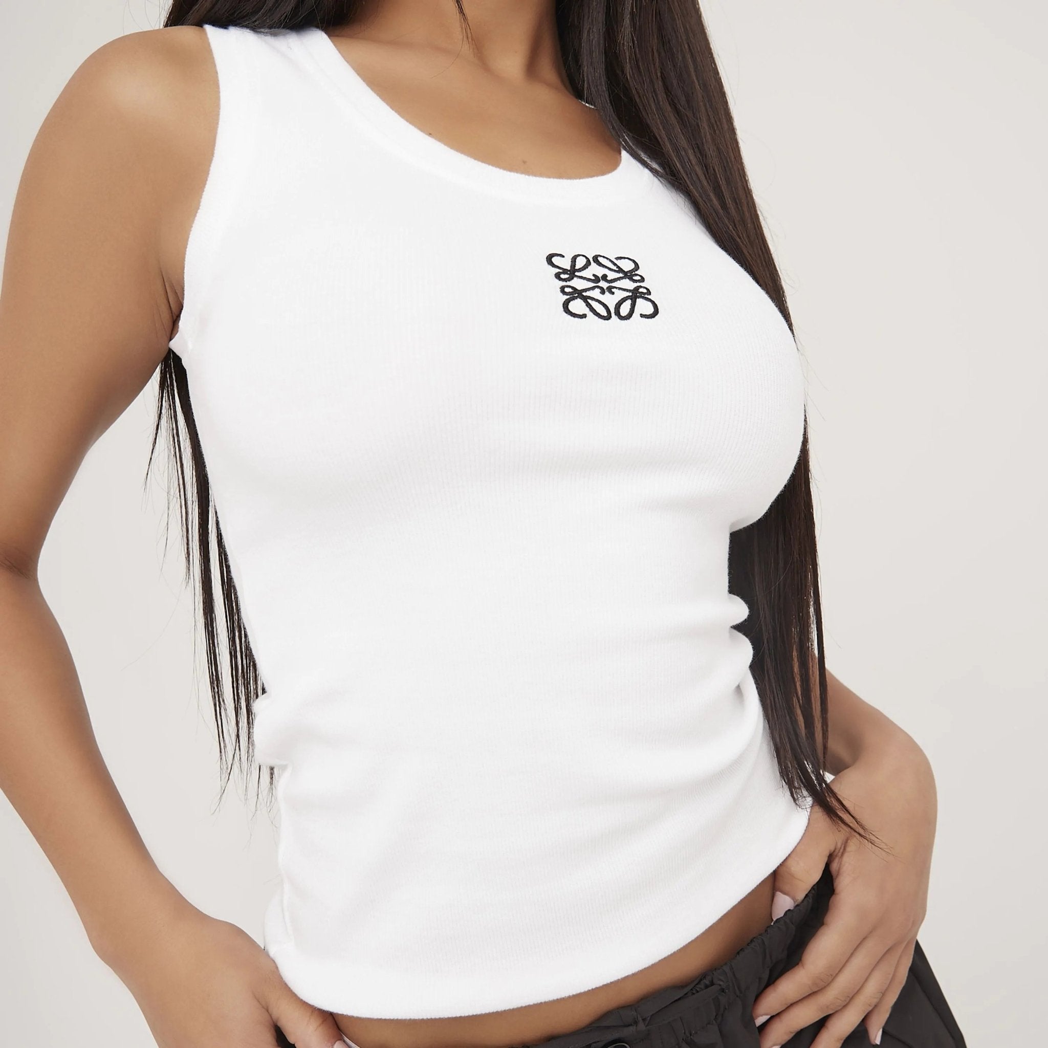 GR | Ribbed tank top with delicate embroidery