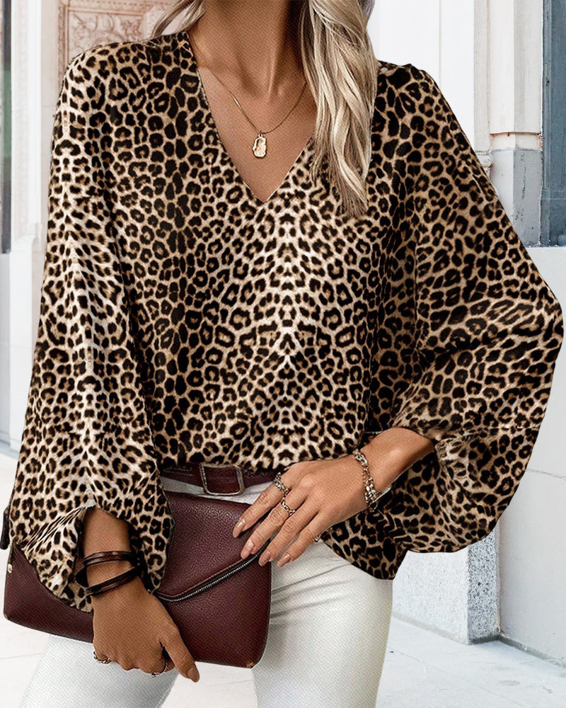 GR | Stylish leopard print top with V-neck and lantern sleeves