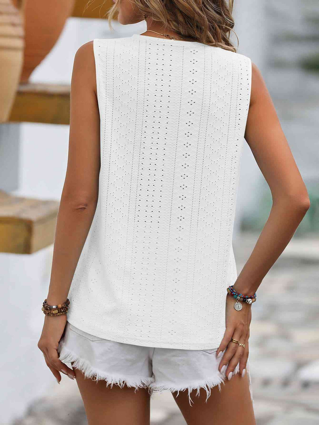 GR | Split Lace V-Neck Sleeveless Shirt