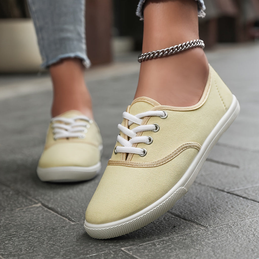 GR | Comfortable low-top canvas sneakers in white