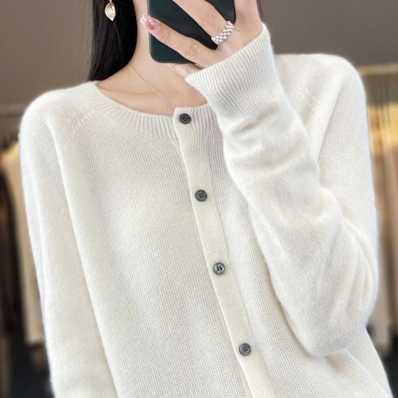 GR | Merino wool cardigan with round neck and long sleeves