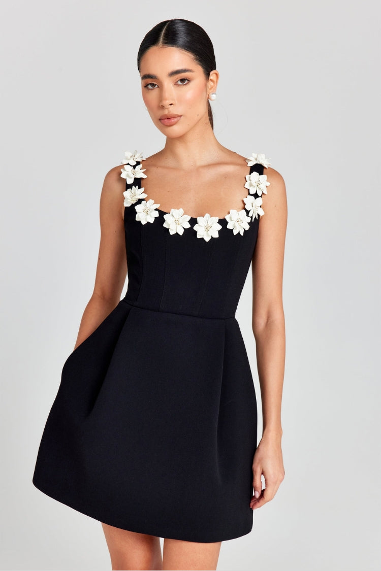 GR | Cindy Kunstperle Blumen Applikation Quadrat Ausschnitt Taschen Mini Kleid