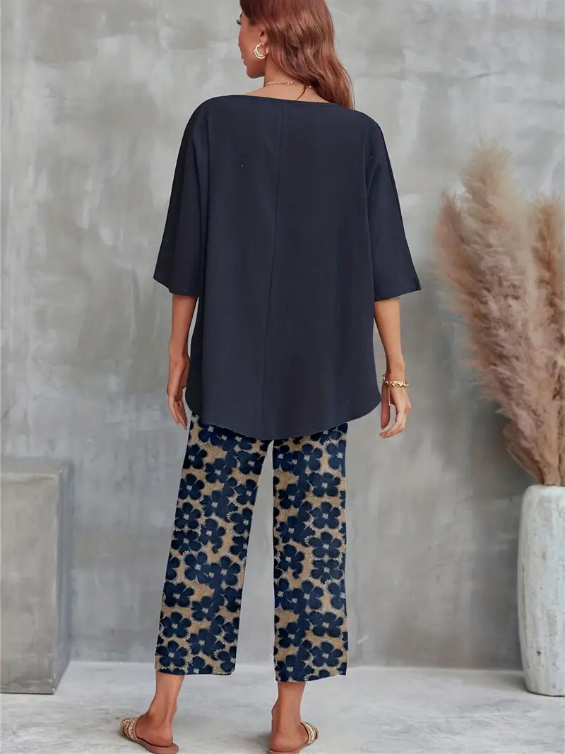 GR | Solid T-shirt with wide legs and round neckline with floral motif