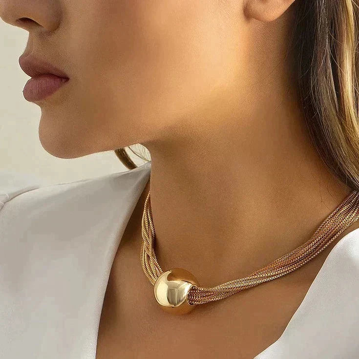 Beate | Shiny necklace