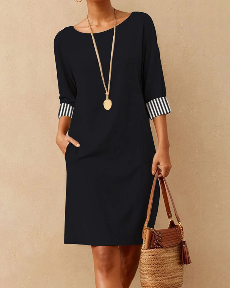GR | Elegant dress with a round neckline and striped cuffs