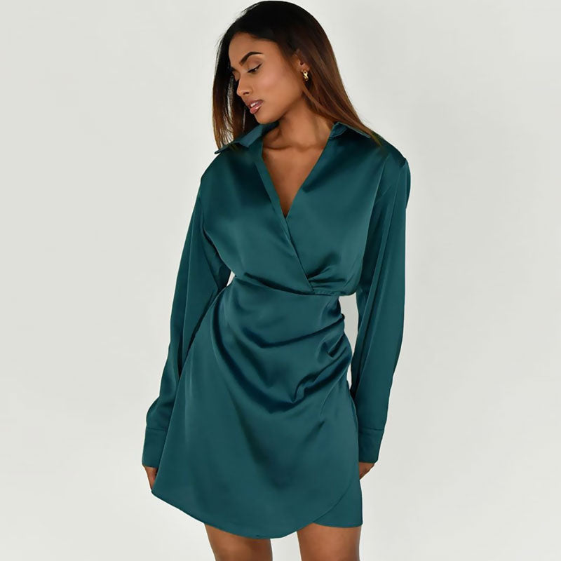 GR | Satin-Minikleid mit V-Ausschnitt und Raffung
