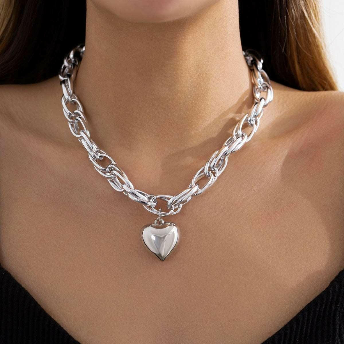 GR | Golden Heart Pendant Necklace Timeless Elegance with a Modern Twist