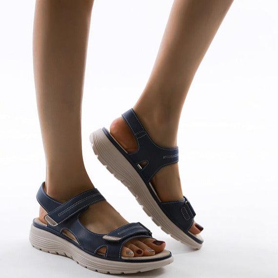 GR | Casual sandals with strap closure