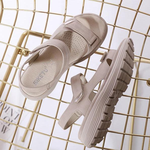 GR | Casual sandals with strap closure
