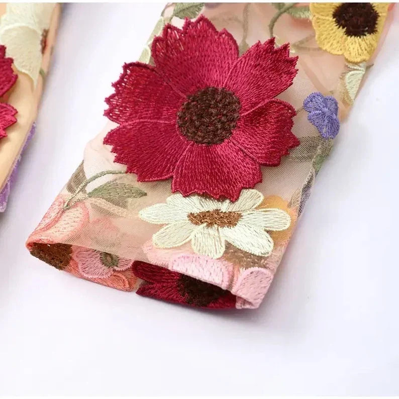 GR | Minikleid Mit Floralen Applikationen Und Durchscheinender Optik