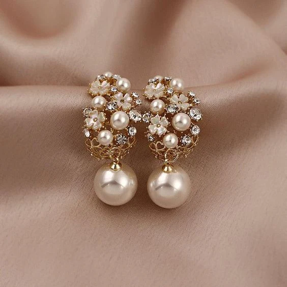 GR | Elegantes Mit Blumen Und Perlen