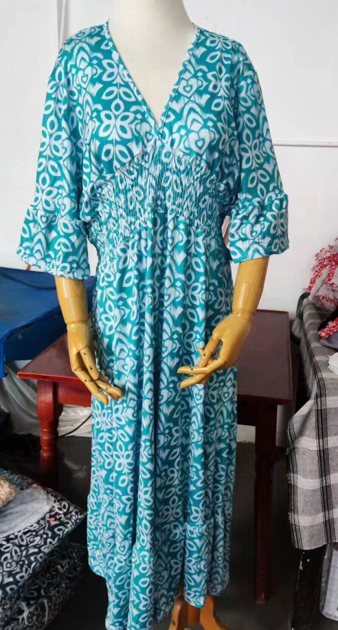 GR | Long, loose dress with V-neck and drawstring belt