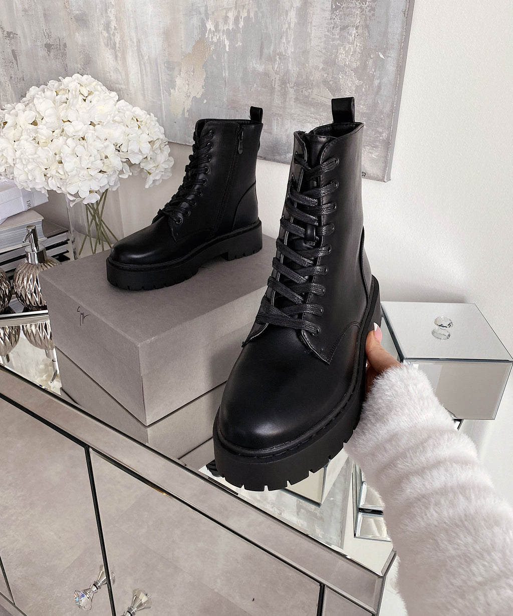 Serena boots, black