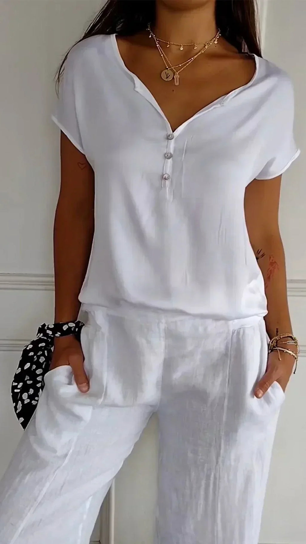 GR | Satin top with V-neck and button closure 