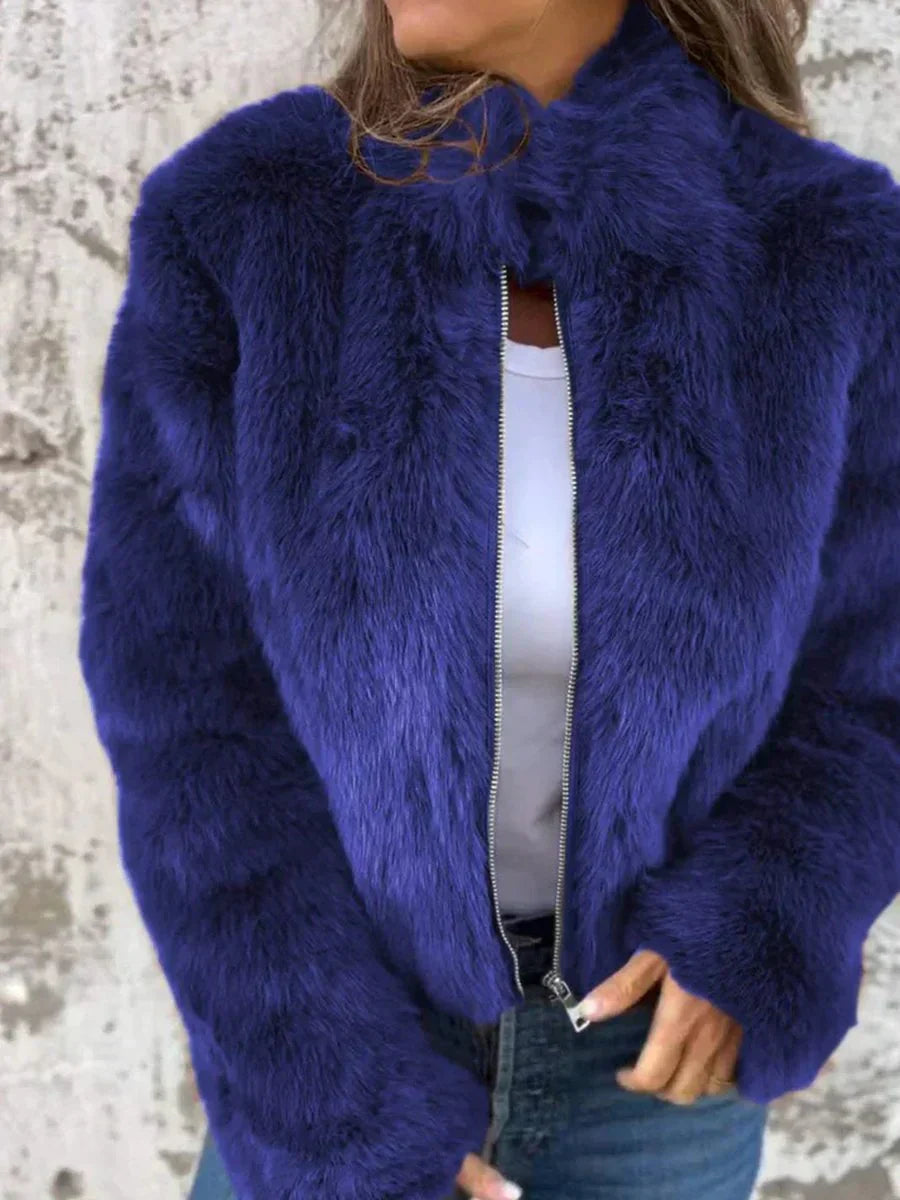 GR | Elegant fur coat with zipper closure