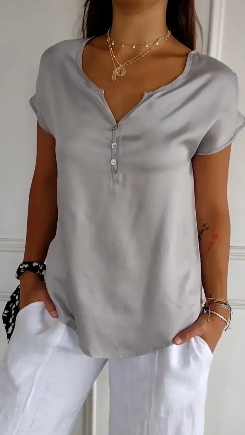 GR | Satin top with V-neck and button closure 