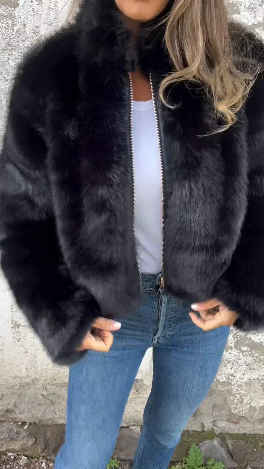 GR | Elegant fur coat with zipper closure