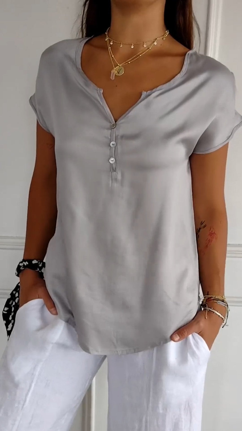 GR | Timeless elegance T-shirt V-neck