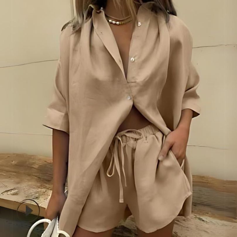GR | Stylish set with top and shorts