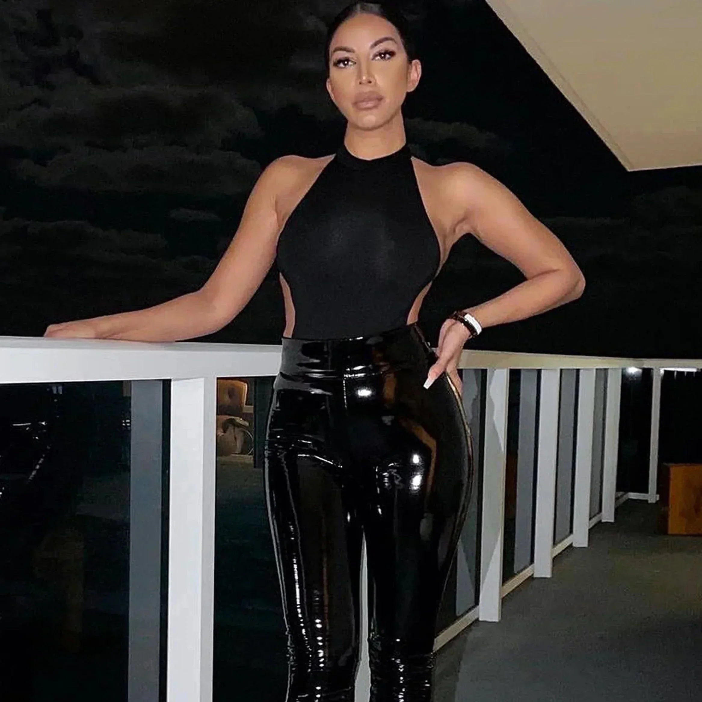 GR | Slim-fit leather trousers with a modern flair