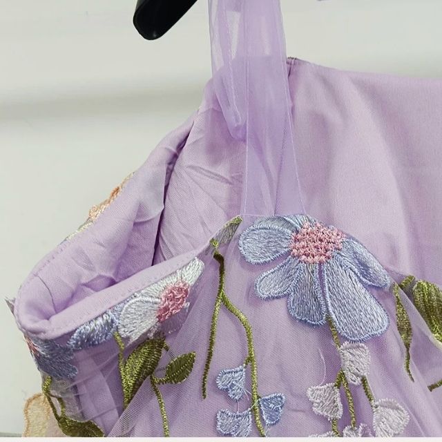 GR | Cocktail dress with floral appliqués