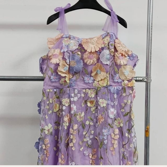 GR | Cocktail dress with floral appliqués