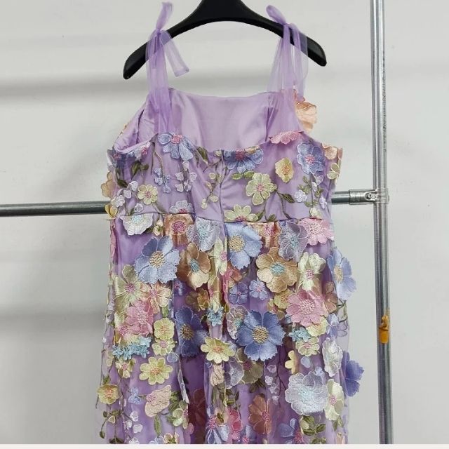GR | Cocktail dress with floral appliqués