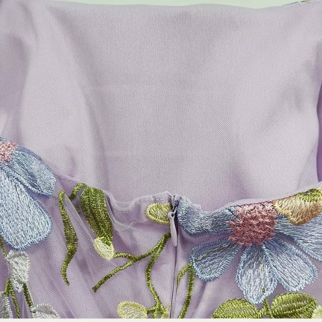 GR | Cocktail dress with floral appliqués