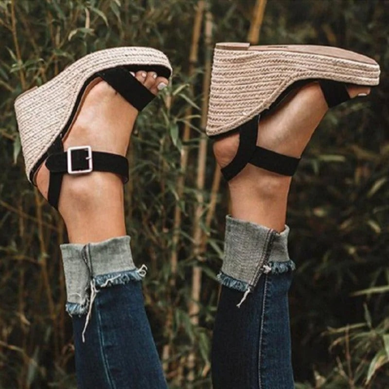 GR | Open-toe sandals with ankle strap