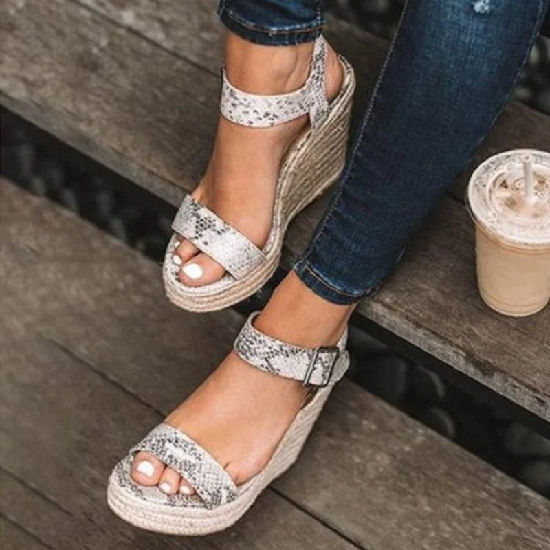 GR | Open-toe sandals with ankle strap