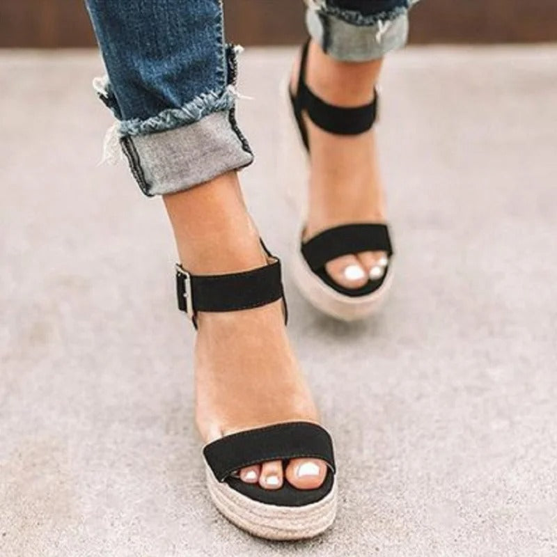 GR | Open-toe sandals with ankle strap