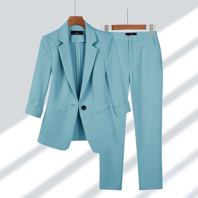 GR | Blazer and trouser suit in an elegant style