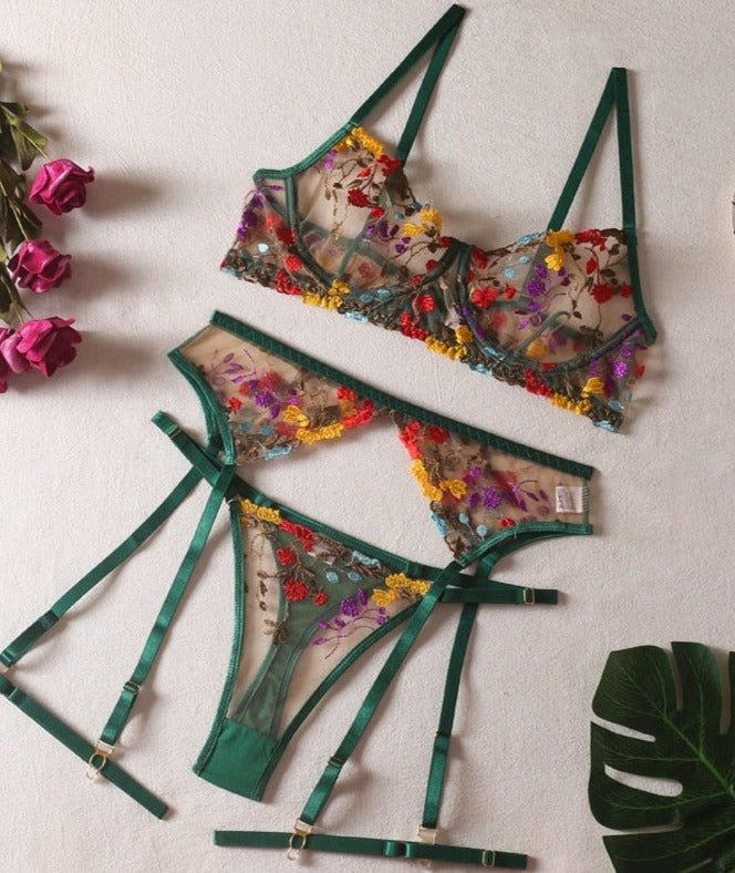 GR | 3-piece French lingerie set for sensual elegance