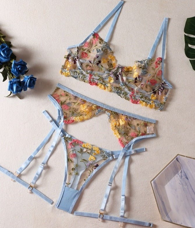 GR | 3-piece French lingerie set for sensual elegance