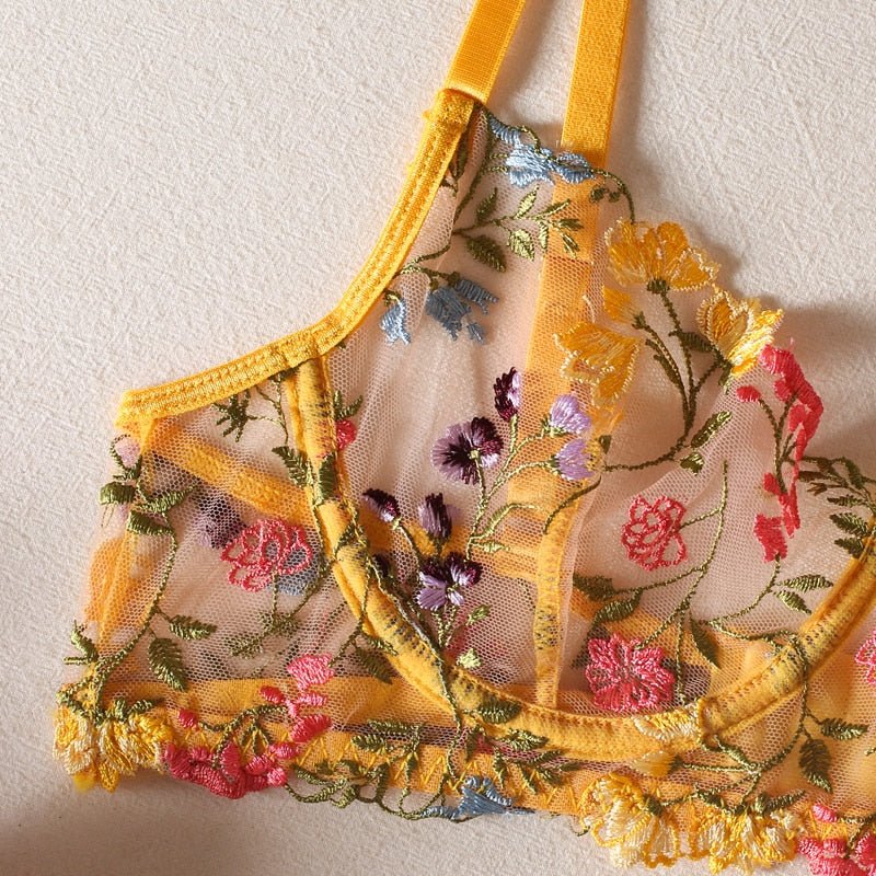 GR | 3-piece French lingerie set for sensual elegance