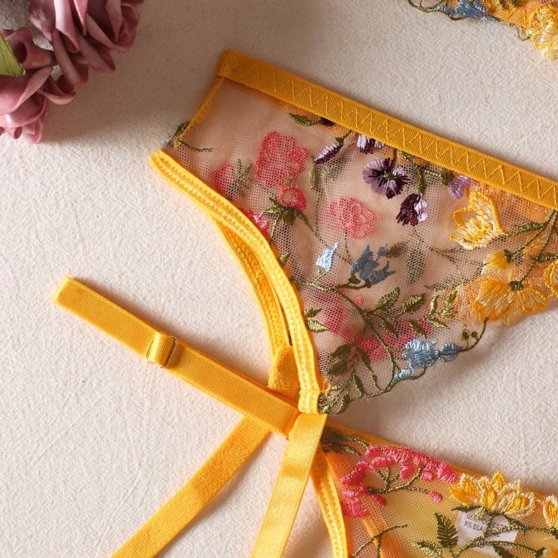 GR | 3-piece French lingerie set for sensual elegance