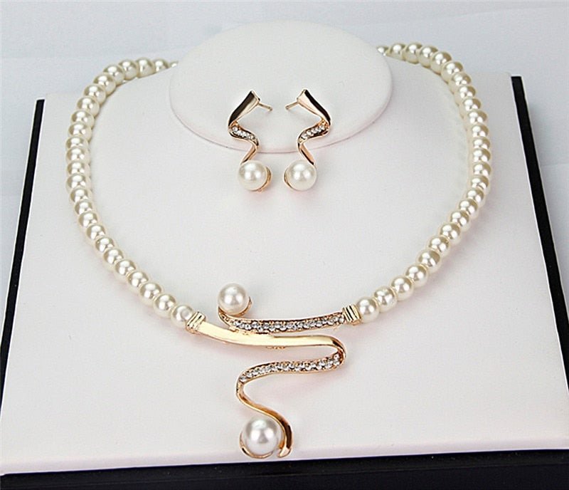 GR | Perlenkette + Ohrringe Set