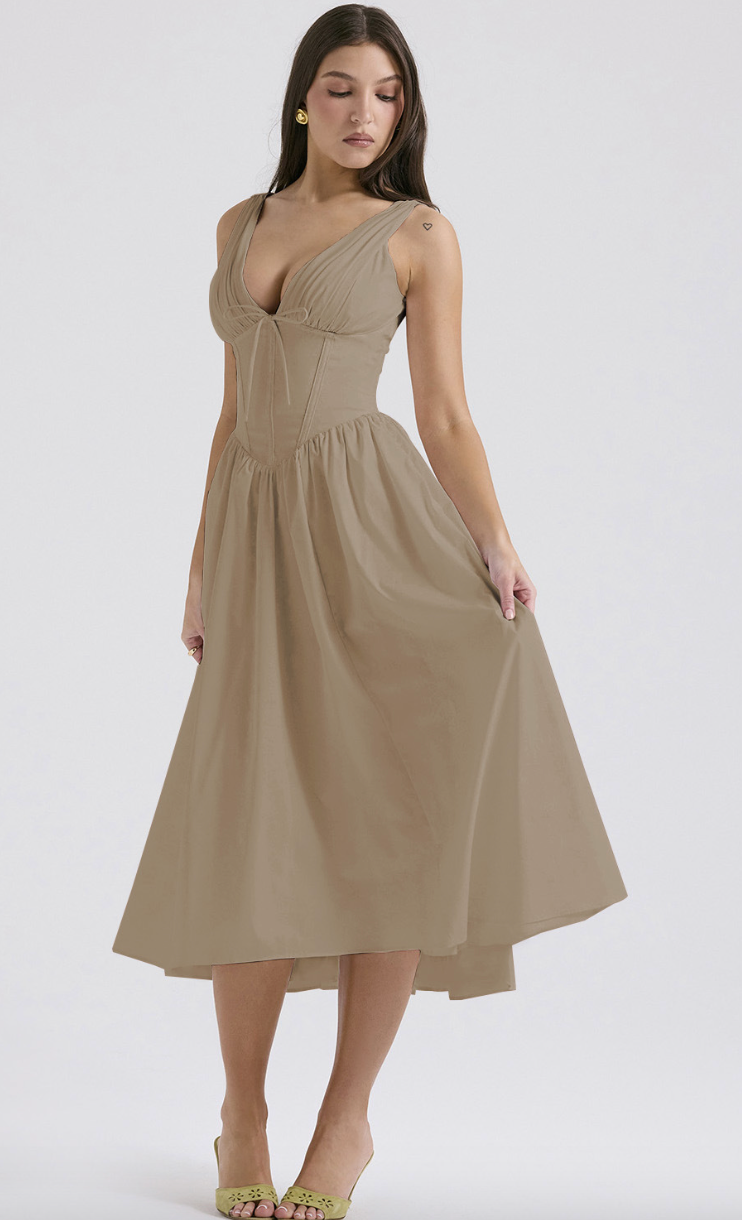 GR | Evening dress with a classic silhouette for women 