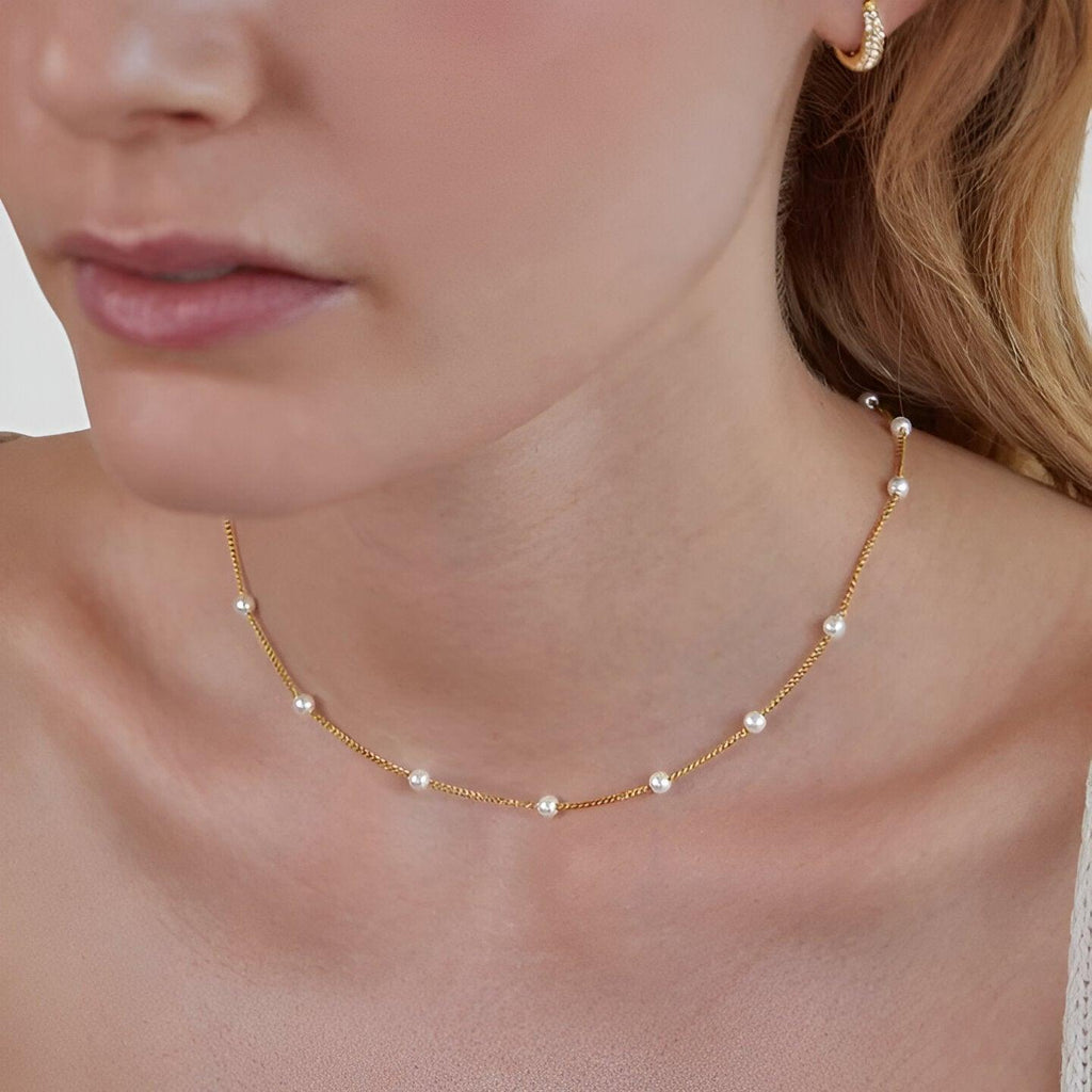 GR | Elegant Golden Pearl Necklace with Refined Charm for Women