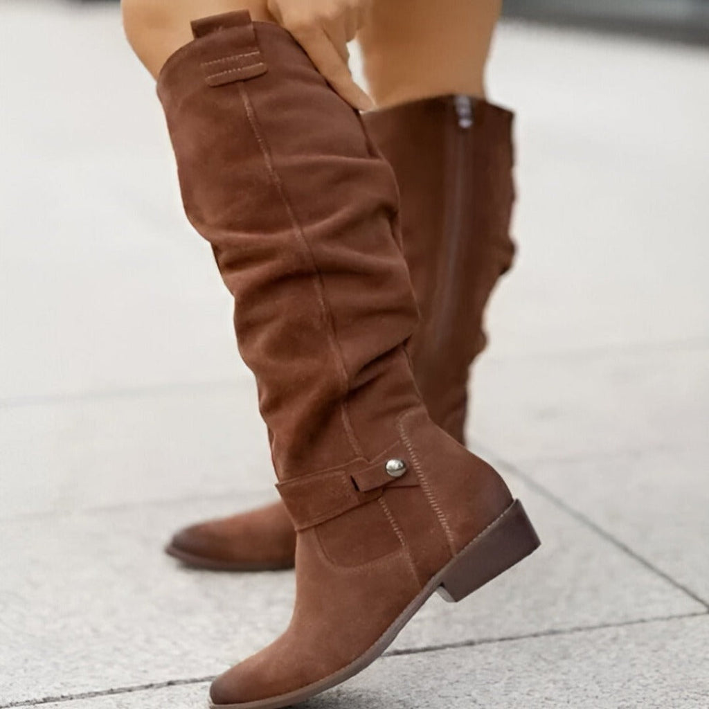 GR | Casual suede boots with a pointed toe
