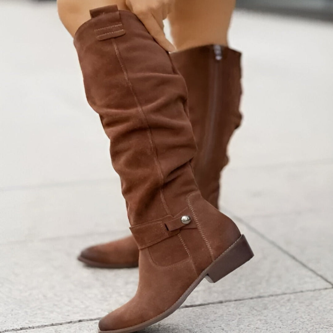 GR | Casual suede boots with a pointed toe