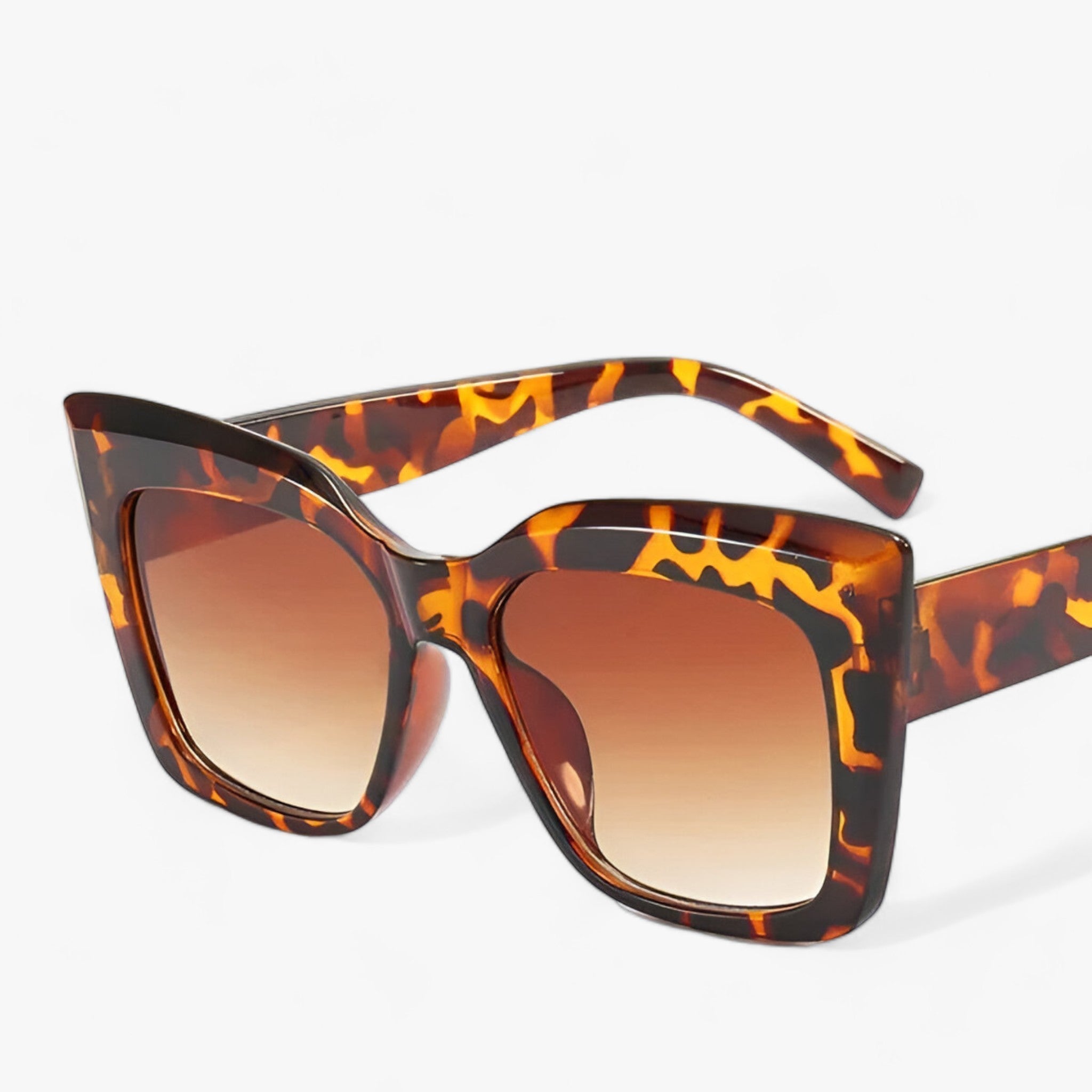 Designer sunglasses - Highlight your style with a luxurious, oversized cat-eye design