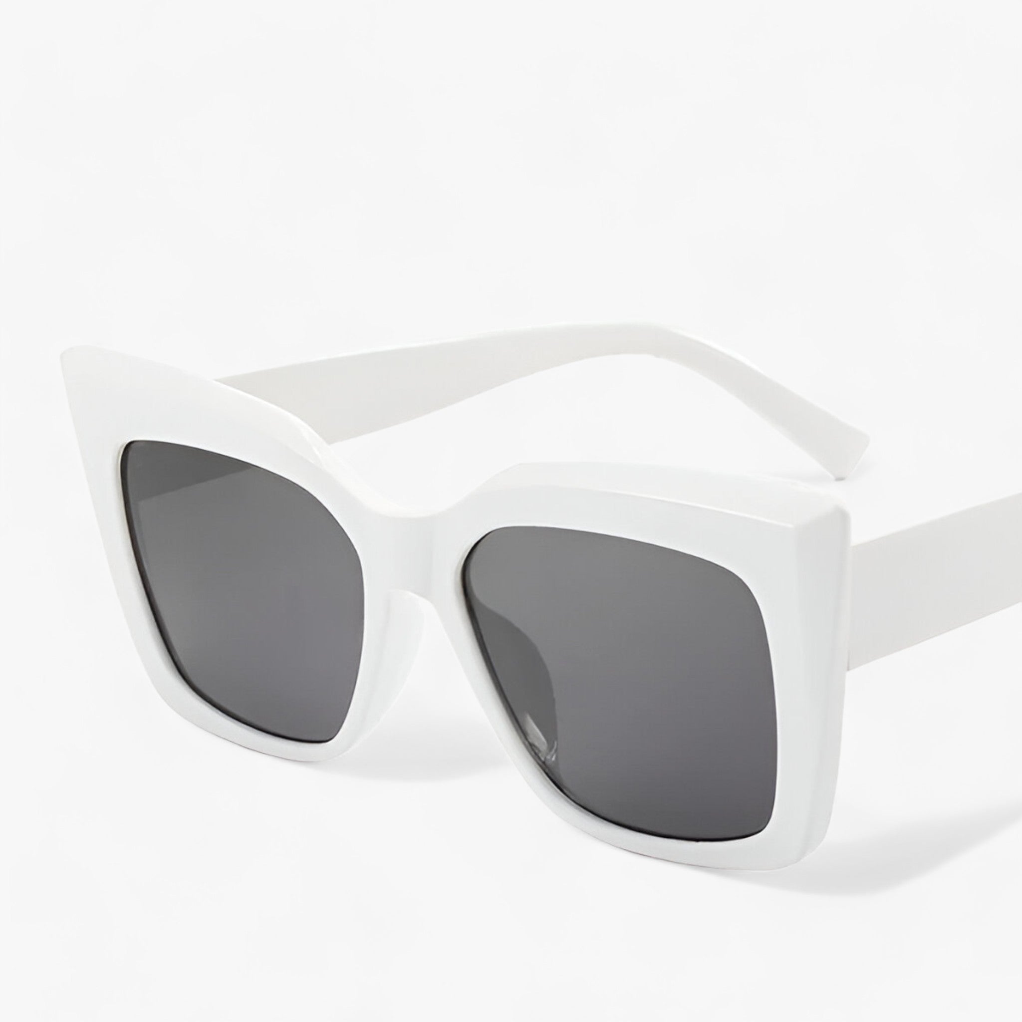 Designer sunglasses - Highlight your style with a luxurious, oversized cat-eye design