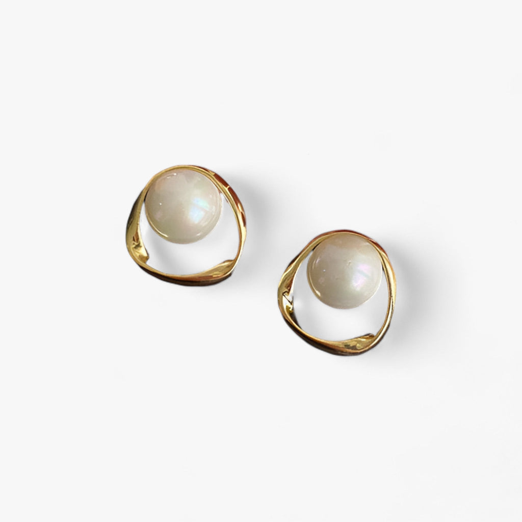 Gold pearl stud earrings - Contemporary elegance for every occasion 