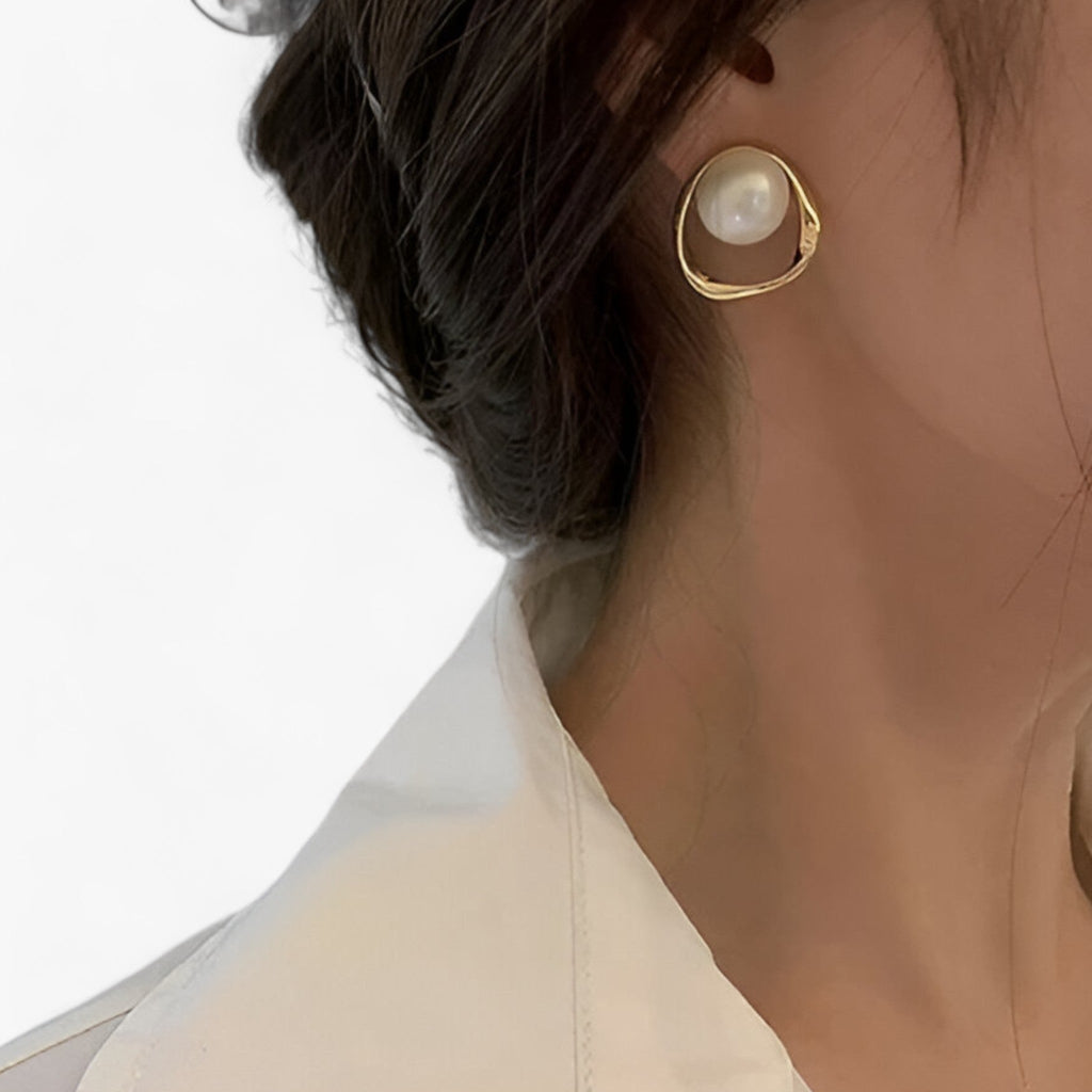Gold pearl stud earrings - Contemporary elegance for every occasion 