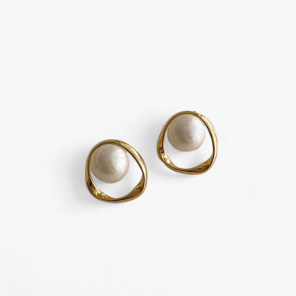Gold pearl stud earrings - Contemporary elegance for every occasion 