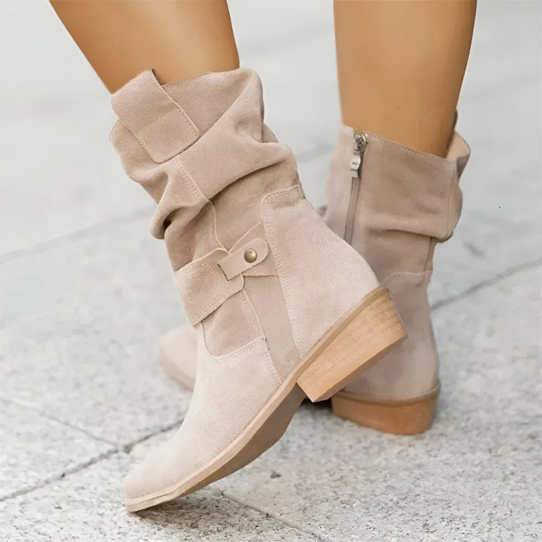 GR | Casual suede boots with a pointed toe